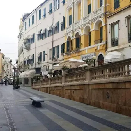 Sanny In The Center Sanremo